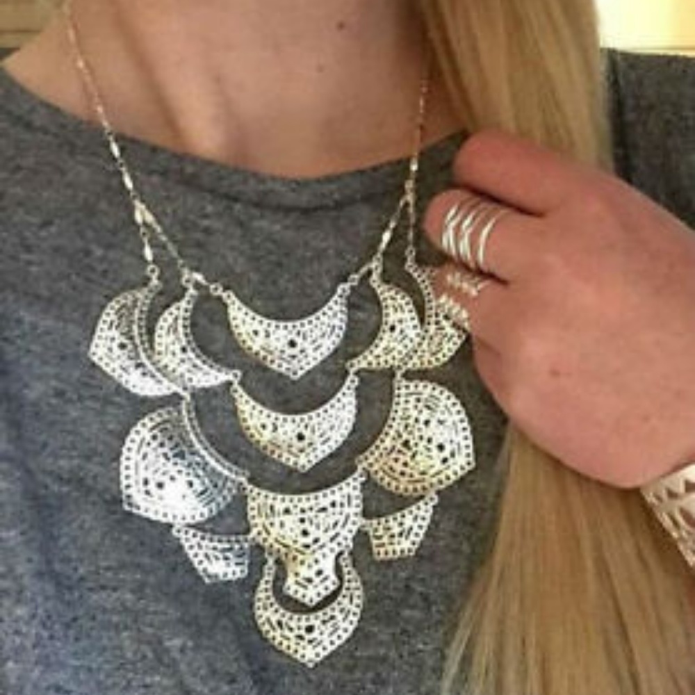:: Stella & Dot Silver Plait Statement Necklace - Picture 3 of 8